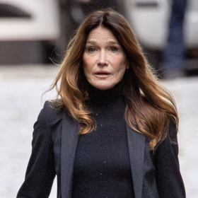 Carla Bruni : "Shut up Mouchard !", sa réaction inattendue face à un célèbre journaliste après une pique visant Nicolas Sarkozy
