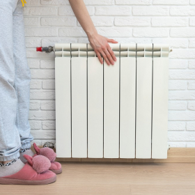 Tout le monde se plaint du froid… sauf ceux qui font ça : les secrets pour avoir chaud chez soi sans se ruiner