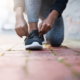 Vous pouvez perdre du ventre grâce à la marche à condition de suivre ce conseil