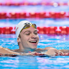 Léon Marchand fait mieux que Phelps et Lochte : il pulvérise un chrono jamais vu en 50 ans sur 200 m 4 nages