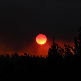 Soleil rouge en France : l'explication derrière ce phénomène spectaculaire