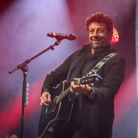 Patrick Bruel : la pétition contre sa tournée place aussi les artistes signataires sous les projecteurs