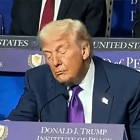 Donald Trump endormi en pleine réunion : à 79 ans, cette séquence qui relance les interrogations sur sa santé