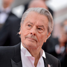 Mort d’Alain Delon : ses enfants seront-ils présents à la cérémonie d’hommage ?