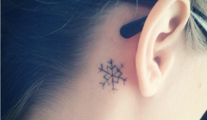 26 idées de tatouages derrière l'oreille | #15