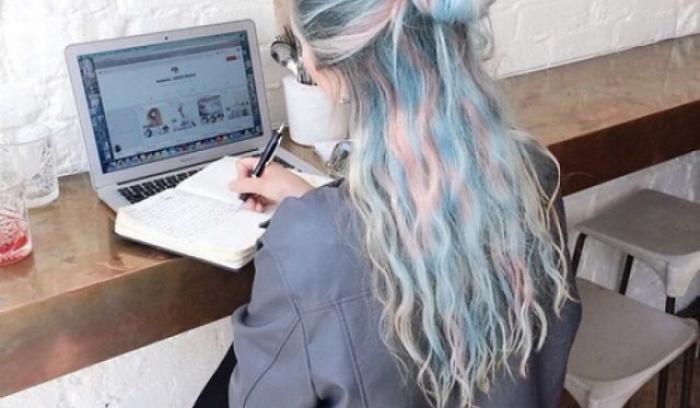 Découvrez les cheveux holographiques, la nouvelle tendance coloration | #11