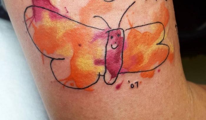 12 parents qui ont tellement adoré le dessin de leur enfant qu'ils se le sont fait tatouer !