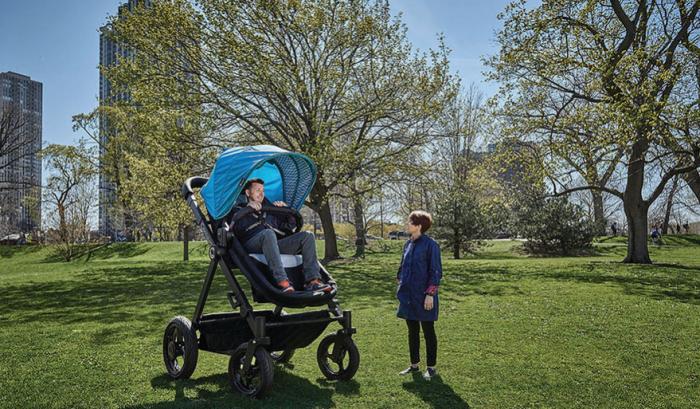 L'invention complètement WTF : la poussette géante pour que les parents puissent la tester avant de l'acheter | #6