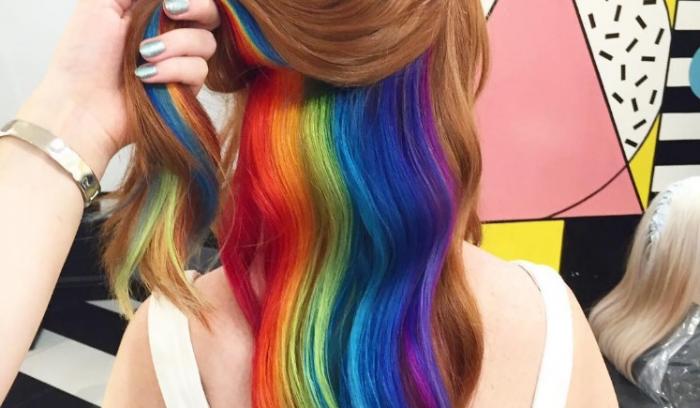 Découvrez la coloration arc-en-ciel cachée pour celles qui ne sont pas prêtes à se teindre les cheveux | #3