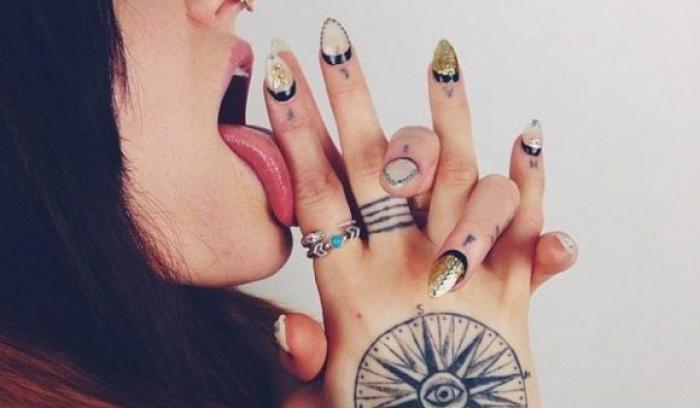 16 idées de tatouages sublimes à se faire sur les mains | #4