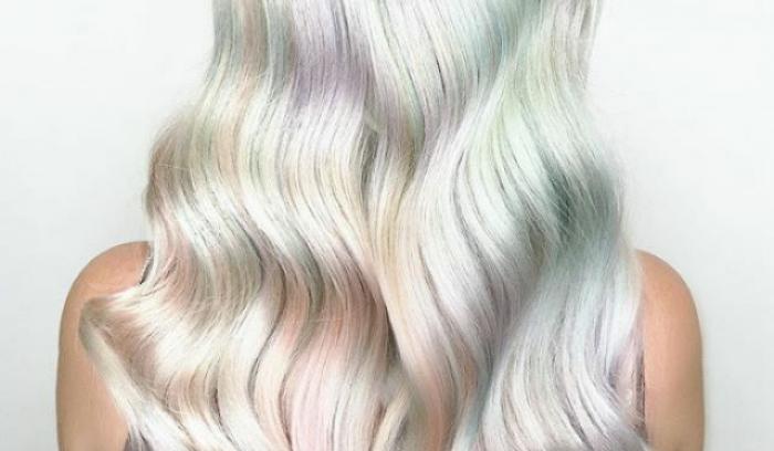 Découvrez les cheveux holographiques, la nouvelle tendance coloration | #10