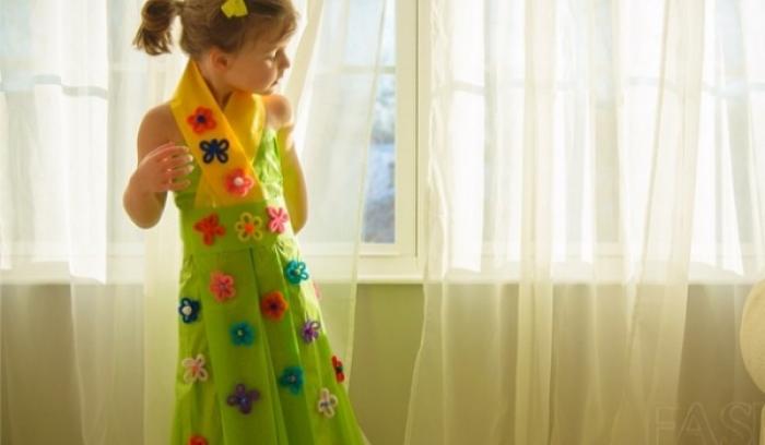 Cette maman créative recrée les robes de star pour sa petite fille avec les moyens du bord, et le résultat est juste WAOUH ! | #16
