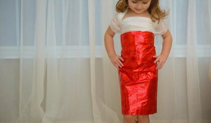 Cette maman créative recrée les robes de star pour sa petite fille avec les moyens du bord, et le résultat est juste WAOUH ! | #12