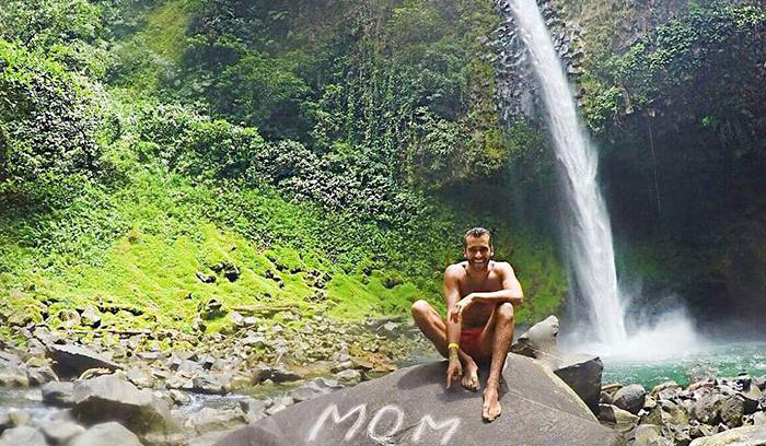 Cet homme quitte tout pour faire un tour du monde mais regardez les photos qu'il envoie à sa mère pour la rassurer ! | #6