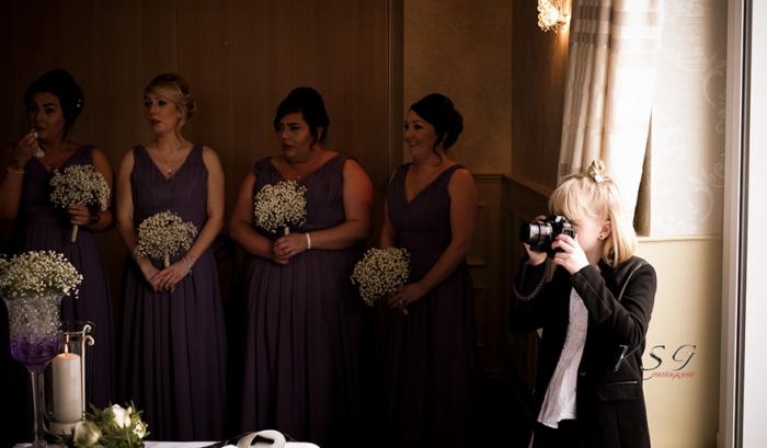 La mariée demande à une photographe de 9 ans de s'occuper du shooting de son mariage