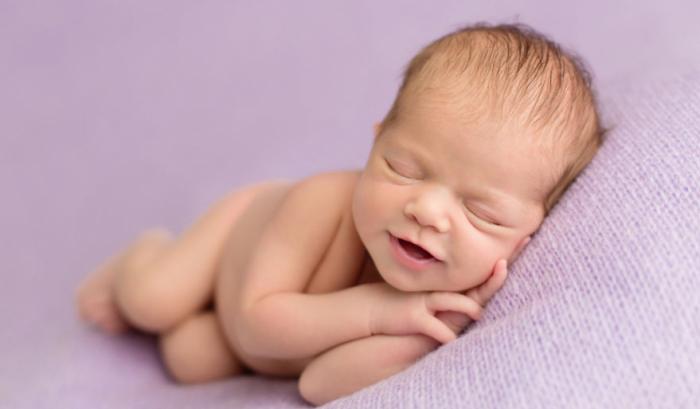 18 bébés qui sourient dans leur sommeil : vous ne pourrez pas vous empêcher de fondre ! | #14