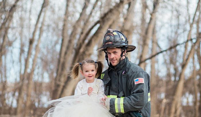 Ce shooting photo d'un papa pompier et de sa petite fille de 3 ans est adorable | #7