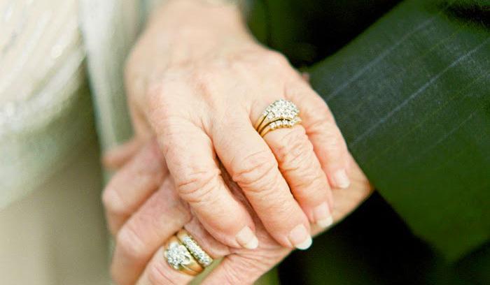 Découvrez le shooting photos plein de douceur de ces 2 grands-parents pour fêter leur 63ème anniversaire de mariage | #9