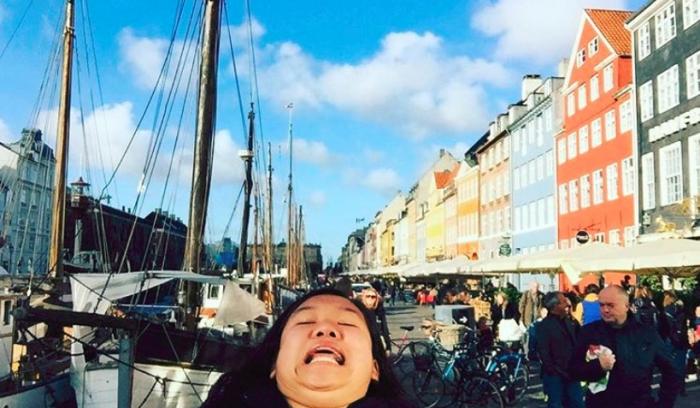 Elle fait le buzz sur Instagram avec ses photos de voyage et surtout sa pose trop drôle | #3