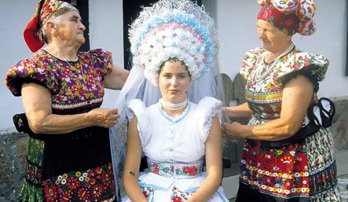 Découvrez à quoi ressemblent les tenues de mariage traditionnelles dans différents pays du monde | #13