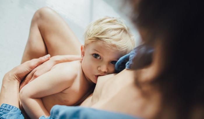 Elle photographie des mamans en train de donner le sein pour montrer que l'allaitement ne devrait pas être tabou | #7