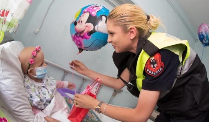 Ils se déguisent en super-héros pour redonner le sourire aux enfants hospitalisés | #7