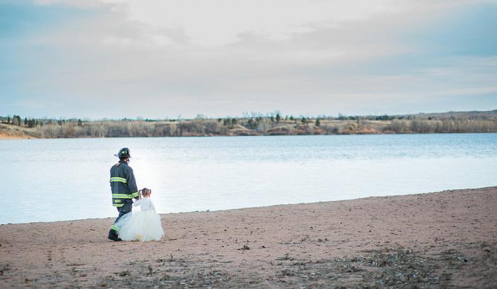 Ce shooting photo d'un papa pompier et de sa petite fille de 3 ans est adorable | #9