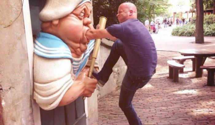 25 personnes qui savent faire des photos amusantes quand elles voient une statue | #6