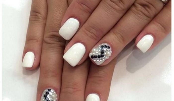 Des idées de nail art avec des perles pour une manucure élégante | #26