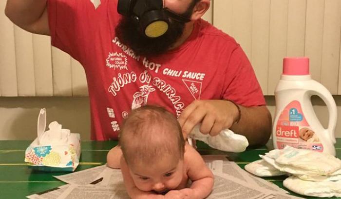 Ce père se prend en photo avec sa petite fille dans des mises en scène rigolotes : c'est trop mignon ! | #8