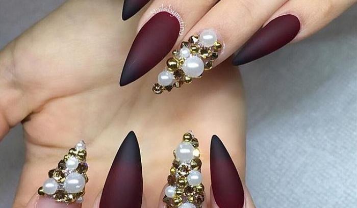 Des idées de nail art avec des perles pour une manucure élégante | #20