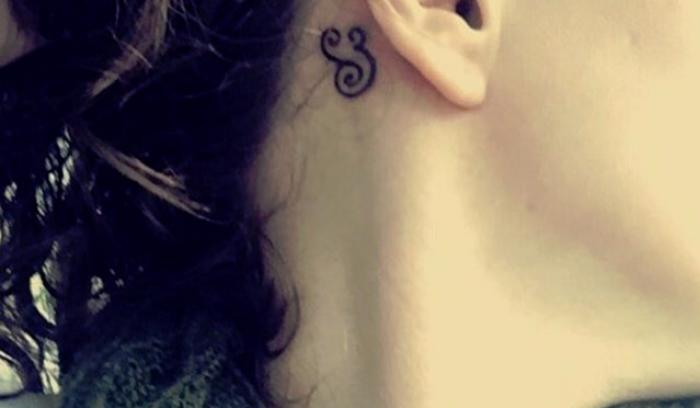 26 idées de tatouages derrière l'oreille | #22