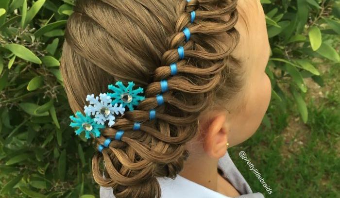 Cette maman fait des tresses impressionnantes et complexes à sa fille tous les matins avant d'aller à l'école | #7