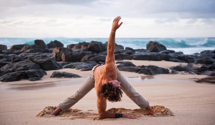 5 façons de convaincre votre homme de se mettre au yoga