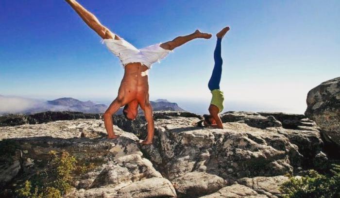 Ce couple associe sa passion pour le yoga à son amour des voyages et le résultat fait très envie ! | #6