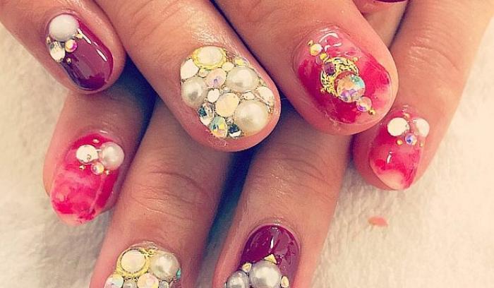 Des idées de nail art avec des perles pour une manucure élégante | #9