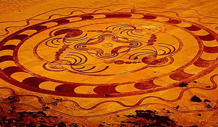 Cette créatrice réalise d'immenses mandalas magnifiques sur le sable des plages bretonnes | #8