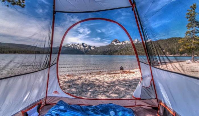 13 paysages magnifiques vus d'une tente qui vont vous (re)donner envie de faire camping !