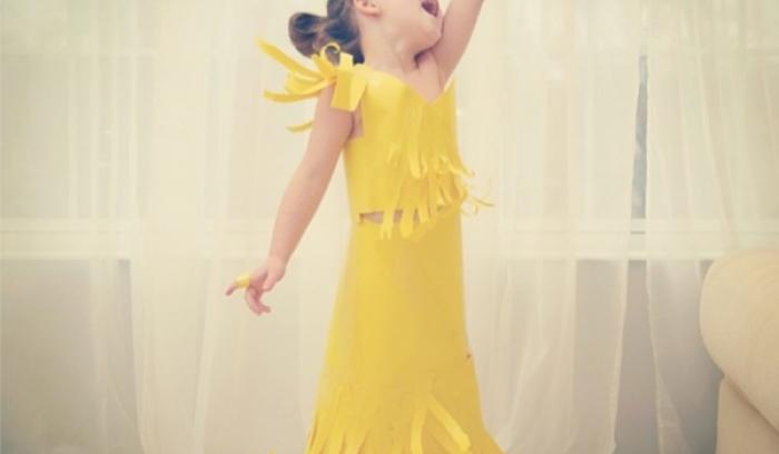 Cette maman créative recrée les robes de star pour sa petite fille avec les moyens du bord, et le résultat est juste WAOUH ! | #11