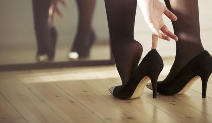 Pourquoi les femmes s'achètent des chaussures dont elles n'ont pas besoin | #6