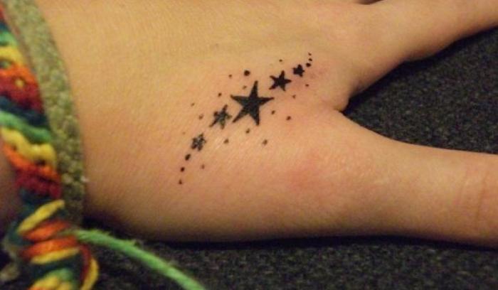 16 idées de tatouages sublimes à se faire sur les mains | #15