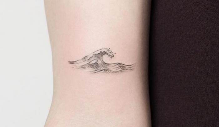 18 idées de tatouages vague pour tous ceux qui adorent la mer | #2