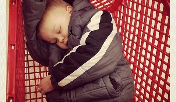 15 photos adorables qui montrent que les bébés sont capables de s'endormir n'importe où | #11