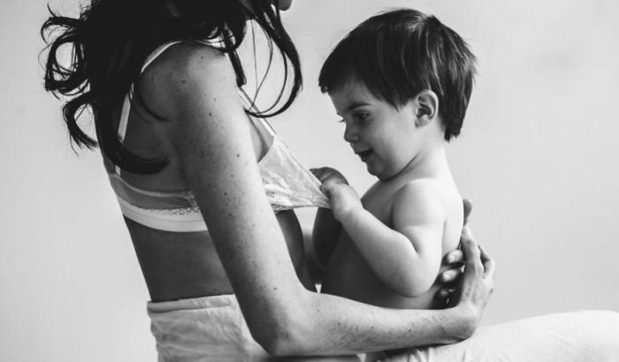 Elle photographie des mamans en train de donner le sein pour montrer que l'allaitement ne devrait pas être tabou | #13