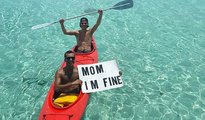 Cet homme quitte tout pour faire un tour du monde mais regardez les photos qu'il envoie à sa mère pour la rassurer ! | #5