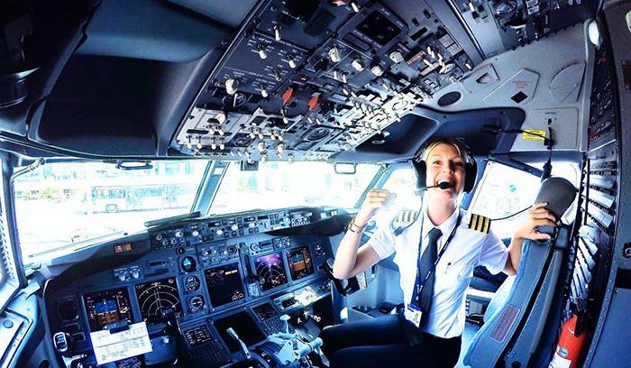 Les selfies incroyables de cette pilote de ligne suédoise affolent le web | #6