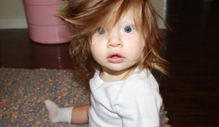 21 Adorables Bebes Nes Avec Beaucoup De Cheveux Sur La Tete So Busy Girls