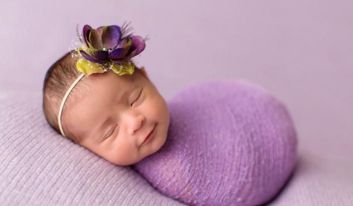 18 bébés qui sourient dans leur sommeil : vous ne pourrez pas vous empêcher de fondre ! | #17