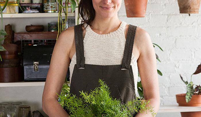 Cette jeune femme a planté plus de 500 plantes dans son appartement new-yorkais et l'a transformé en vrai jungle d'intérieur | #5