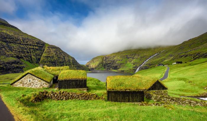 15 maisons scandinaves avec un toit végétal qui semblent tout droit sorties d'un conte de fées | #5